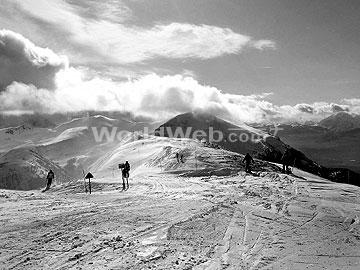Skiing at Lake Louise Mountain Resort