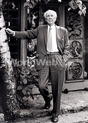 Frank Lloyd Wright in front of Taliesin Wisconsin