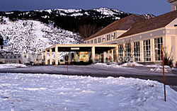 Mammoth Hot Springs Hotel